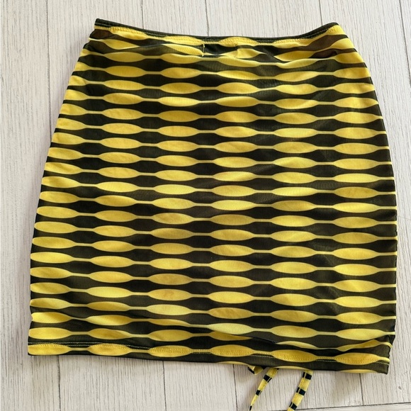 Edikted Yellow and Black Ruched Mini Pencil Skirt - Picture 2 of 3